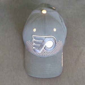 Men's Philadelphia Flyers NHL Flex Hat Size M/L